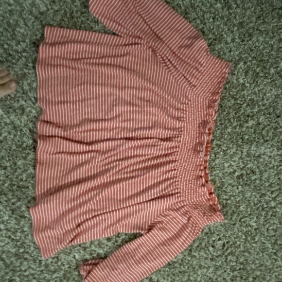 off the shoulder shirt - Picture 2 of 2